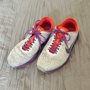 Woman’s Nike training zoom fit